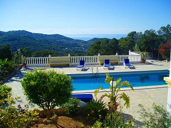 Pool, Poolterrasse und Panoramablick